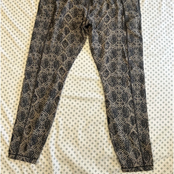 Gorgeous Ultimate snake tight 7/8 inch athletic size large. - Picture 1 of 5